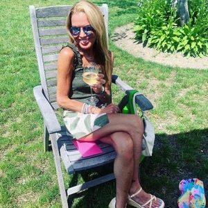 Meet your Posher, Laurie